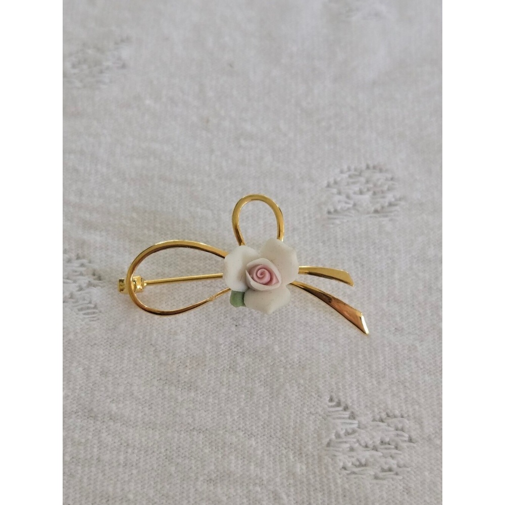 Vintage Gold tone Brooch w Pink Porcelain Flower
